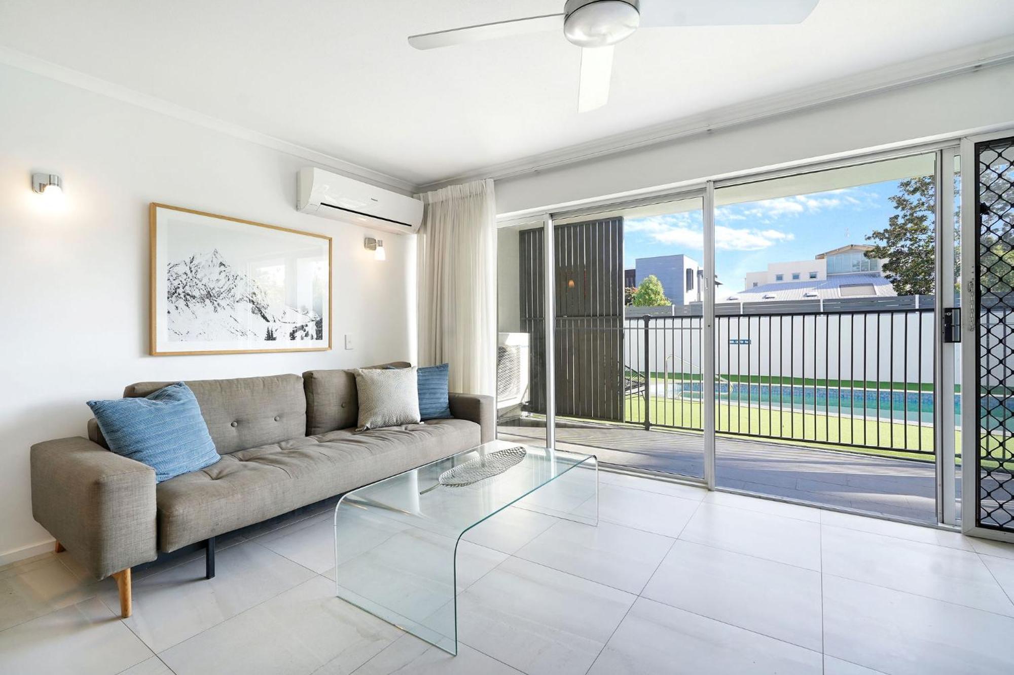Noosa Parade Holiday Inn Экстерьер фото