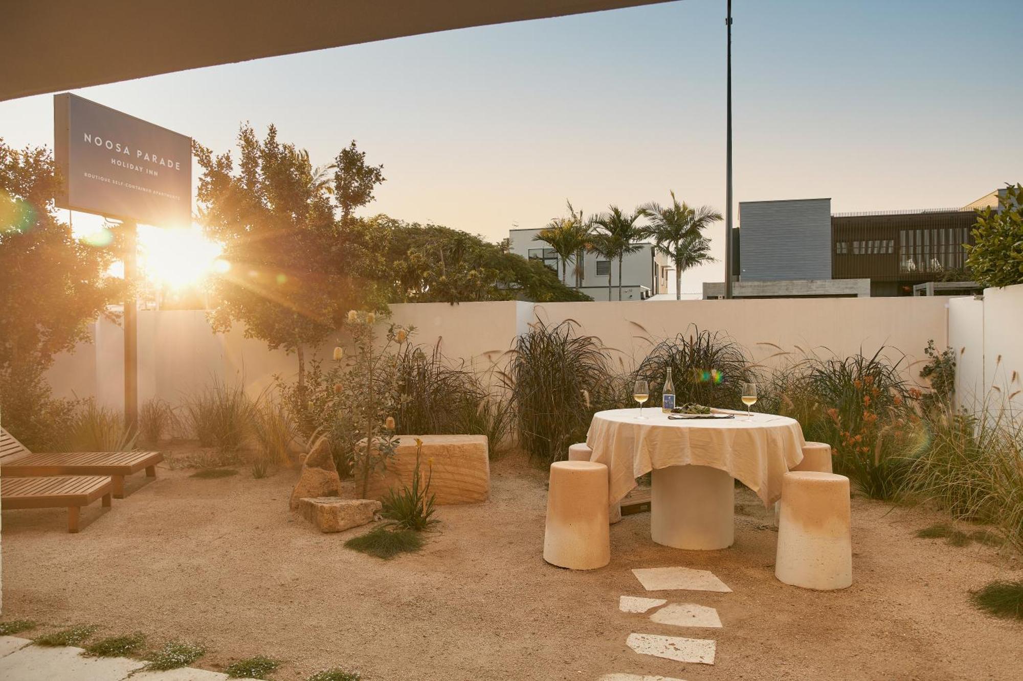 Noosa Parade Holiday Inn Экстерьер фото